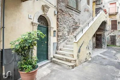 Planimetria di GuestHost - Casa Giuffri - Castello Ursino Flat with Balcony