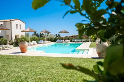 Piscina di Villa Carmiano Luxury bedrooms in Avola in the province of Syracuse with room with swimming pool o nelle vicinanze