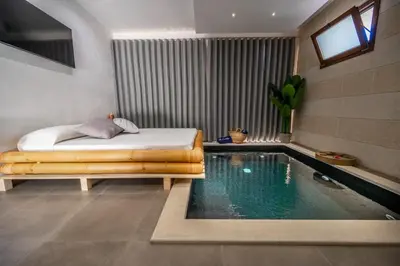 Piscina di Villa Carmiano Luxury bedrooms in Avola in the province of Syracuse with room with swimming pool o nelle vicinanze
