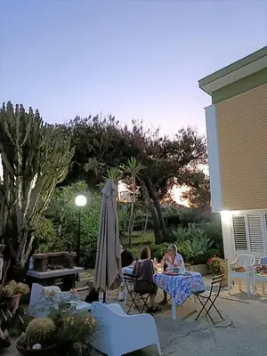 Giardino di Villa al mare sulla scogliera
