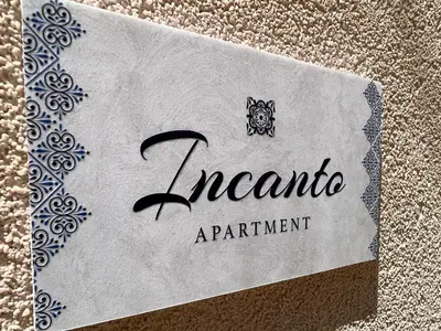 Certificato, attestato, insegna o altro documento esposto da Incanto Apartment