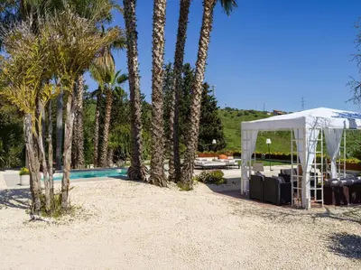 Piscina di Villa Nunziatina o nelle vicinanze