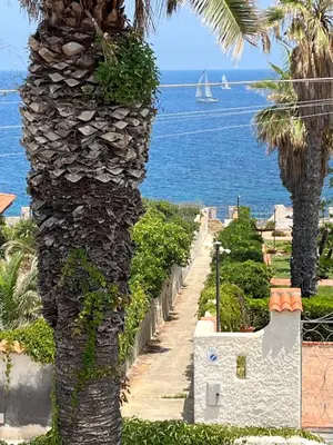 Vista generica sul mare o vista sul mare dall'interno dell'appartamento