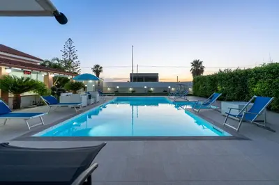 Piscina di VILLA DAMA BIANCA o nelle vicinanze