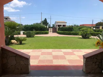 Giardino di Villa con Giardino di 2000mq al Plemmirio - 400m dal Mare