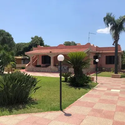 Villa con Giardino di 2000mq al Plemmirio - 400m dal Mare