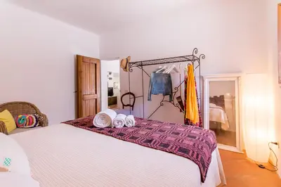 Letto o letti in una camera di Santolìo Country Retreat - Relax in Masseria Siciliana con Giardino e Vista