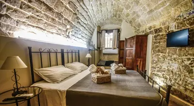 Letto o letti in una camera di Domum in petra casa nella roccia Self check - in
