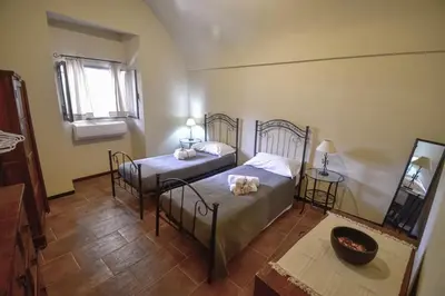 Letto o letti in una camera di Domum in petra casa nella roccia Self check - in