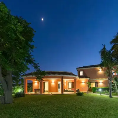 Villa Seaside - Beach Retreat with jacuzzi