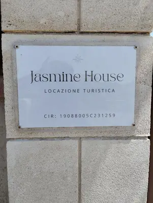Certificato, attestato, insegna o altro documento esposto da Jasmine House, Viale Kennedy, Santa Maria del focallo