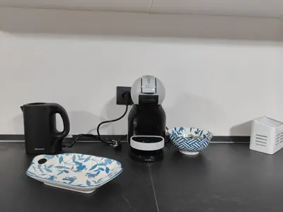 Set per la preparazione di tè e caffè presso Siracusa Suite, AC + Wi-Fi + Free Private Parking