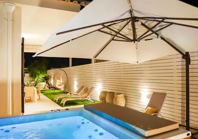 Piscina di Villa Teresann con Jacuzzi riscaldata o nelle vicinanze