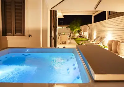 Piscina di Villa Teresann con Jacuzzi riscaldata o nelle vicinanze