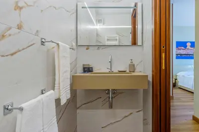 Bagno di Villa Sambucia - Private Sicilian Charm Villa - Outdoor Whirlpool & Solarium