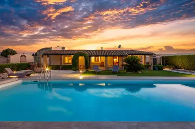 Piscina di Villa Sambucia - Private Sicilian Charm Villa - Outdoor Whirlpool & Solarium o nelle vicinanze