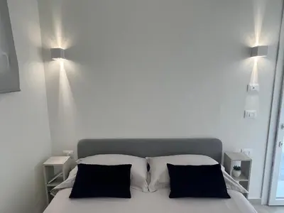 Letto o letti in una camera di Villa Giuliana Luxury Home: piscina, solarium, barbecue. A pochi passi dal mare