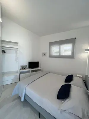 Letto o letti in una camera di Villa Giuliana Luxury Home: piscina, solarium, barbecue. A pochi passi dal mare