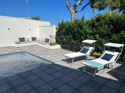 Piscina di Villa Giuliana Luxury Home: piscina, solarium, barbecue. A pochi passi dal mare o nelle vicinanze