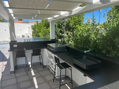 Planimetria di Villa Giuliana Luxury Home: piscina, solarium, barbecue. A pochi passi dal mare