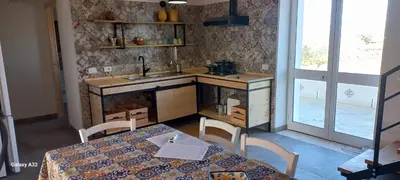 Cucina o angolo cottura di ALMADEMARI GIGLIO CASA VACANZA