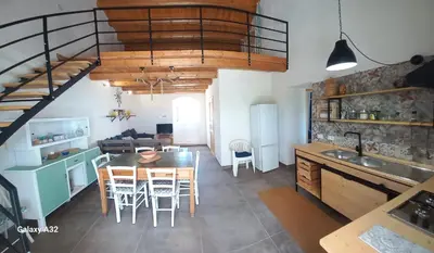 Cucina o angolo cottura di ALMADEMARI GIGLIO CASA VACANZA