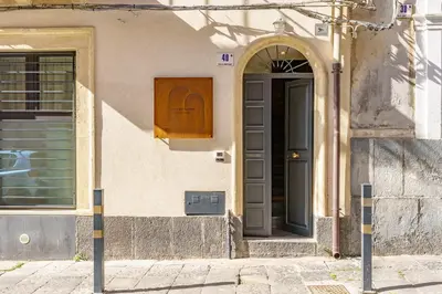 Facciata o entrata di VICOLO SAN GAETANO -luxury rooms-