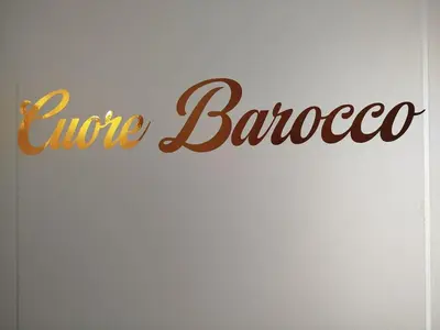 Certificato, attestato, insegna o altro documento esposto da 