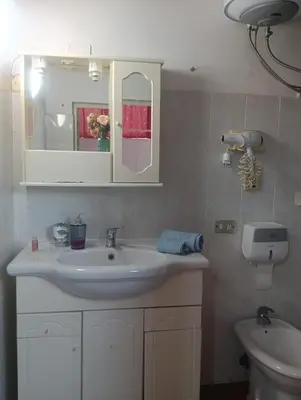 Bagno di Mansarda arredata