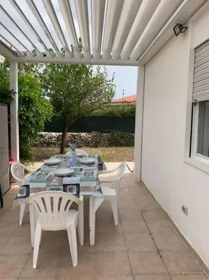 Balcone o terrazza di Villa Fiori giardino, 400 m. mare con parcheggio