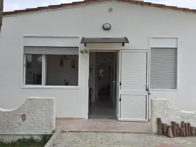 Facciata o entrata di Villa Fiori giardino, 400 m. mare con parcheggio