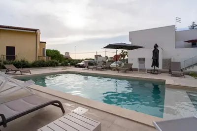 Piscina di The Onames Inn colors o nelle vicinanze