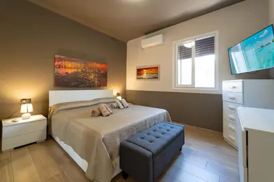 Letto o letti in una camera di Villa Tea con piscina a pochi passi dal mare