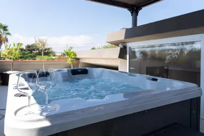 Planimetria di Villa Tea con piscina a pochi passi dal mare