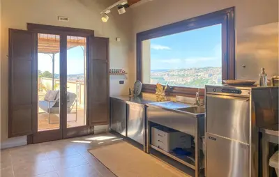 Cucina o angolo cottura di Beautiful Home In Modica