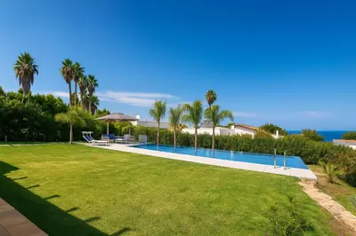 Piscina di Resort Villa Brucoli Gardens of Syracuse o nelle vicinanze