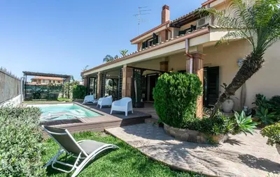 Giardino di Awesome Home In Brucoli