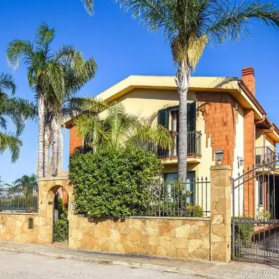Awesome Home In Brucoli