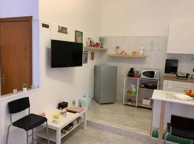 Cucina o angolo cottura di THE AIRPORT HOUSE