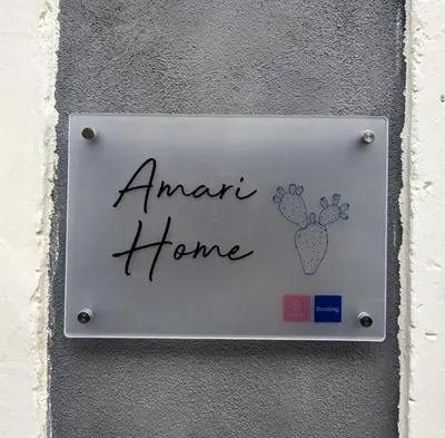Certificato, attestato, insegna o altro documento esposto da Amari home