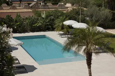 Piscina di Villa Merilusi Apartments o nelle vicinanze