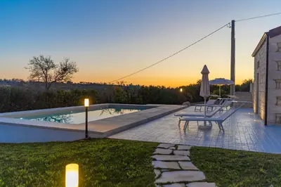 Piscina di House Nicasia: villa con piscina o nelle vicinanze