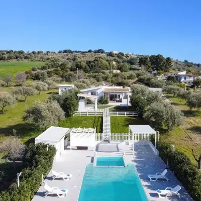 Villa Pinella by Villa Plus