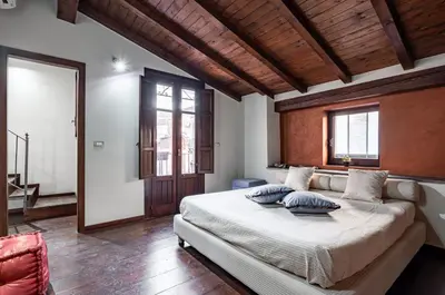 Letto o letti in una camera di GuestHost - Castello Ursino Apartment with Balcony