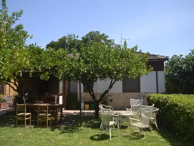 Giardino di Holiday Home Agnone Bagni by Beach