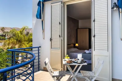 Balcone o terrazza di Marricriu BeB Rooms and Pool Avola