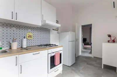 Cucina o angolo cottura di Appartamento con tetti affrescati a Catania centro