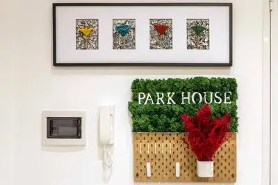 Certificato, attestato, insegna o altro documento esposto da PARKHOUSE
