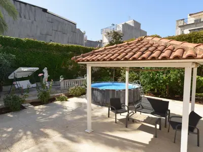 Piscina di Villa Giardino delle Meraviglie by Interhome o nelle vicinanze