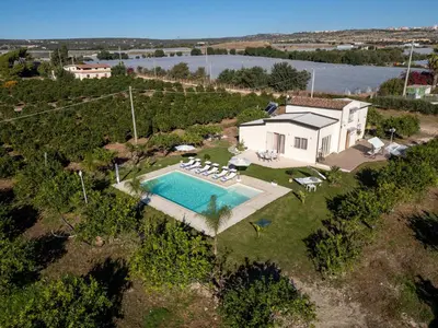 Piscina di PROFUMO DI ZAGARA 6&2 Emma Villas o nelle vicinanze